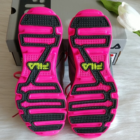 BEAUTIFUL KIDS FILA SHOES SIZE 3.5 M nwt - Picture 4 of 5